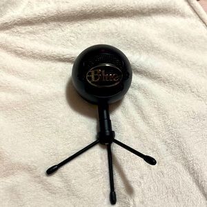 Blue snow ball microphone